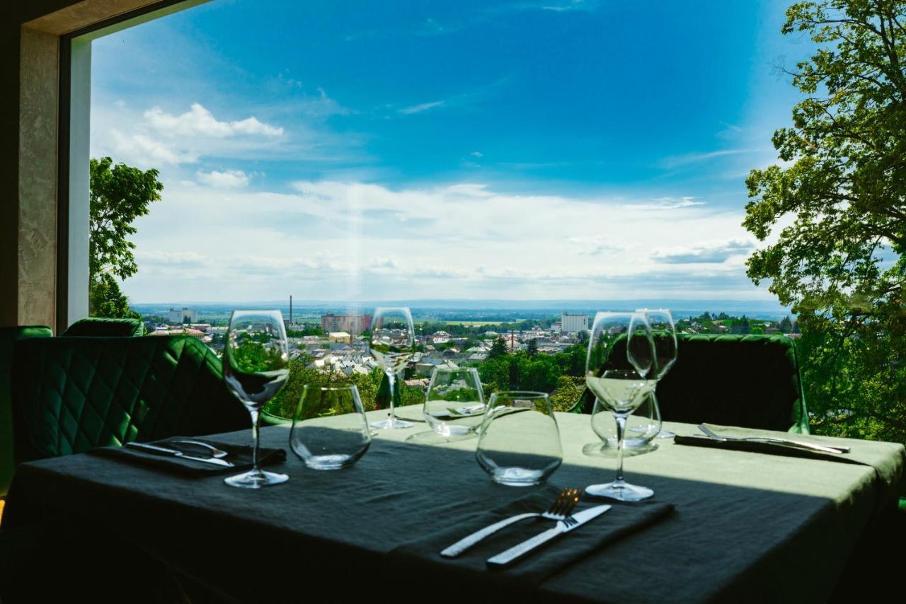 Restaurant & Pension U Hradu Šternberk Exterior foto